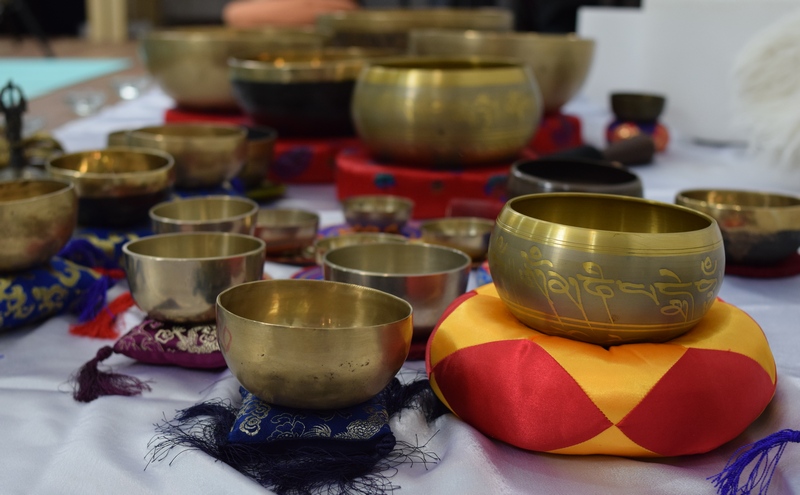 Meditație cu boluri tibetane cântătoare