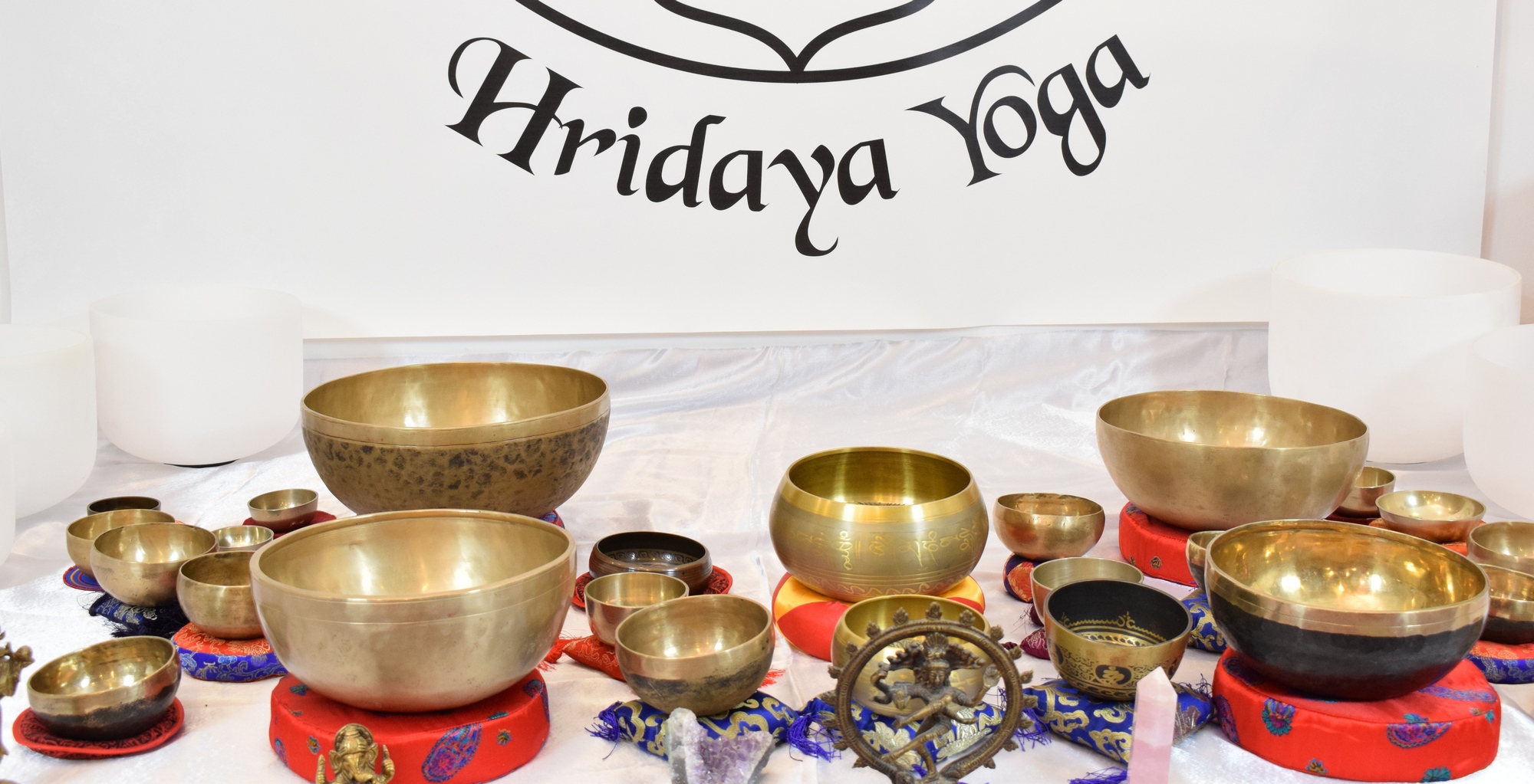 Meditație cu boluri tibetane cântătoare – în sală și online